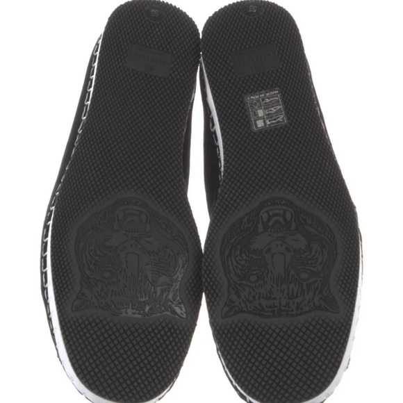 Brand new in box size 5 women but they are on the slim fitting - Picture 3 of 5